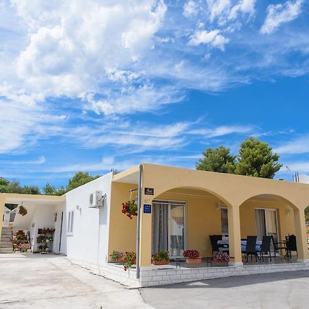 Apartments Patricia Трогир Екстериор снимка