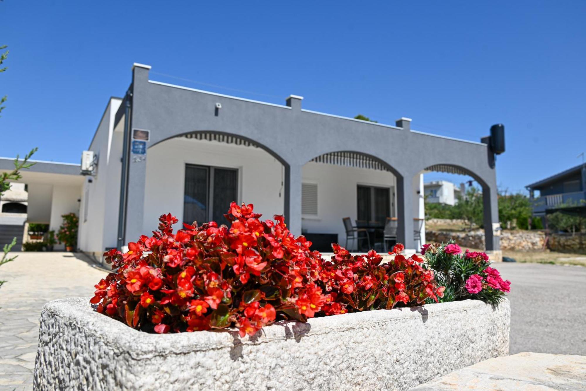 Apartments Patricia Трогир Екстериор снимка