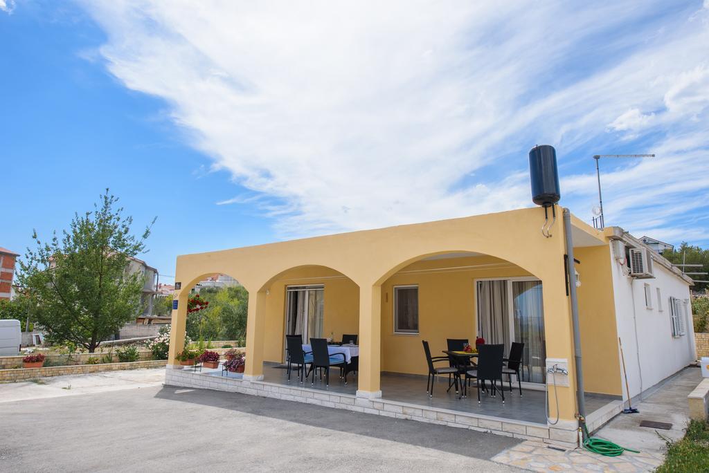 Apartments Patricia Трогир Екстериор снимка
