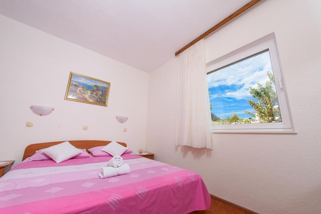 Apartments Patricia Трогир Екстериор снимка