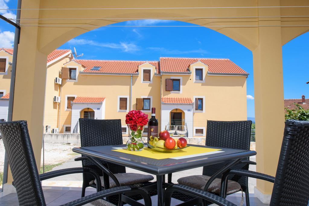 Apartments Patricia Трогир Екстериор снимка